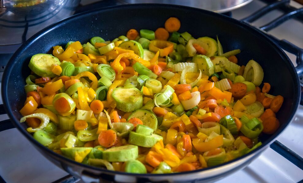 Geschmortes Gemüse ist ein gesundes, ballaststoffreiches Lebensmittel. 